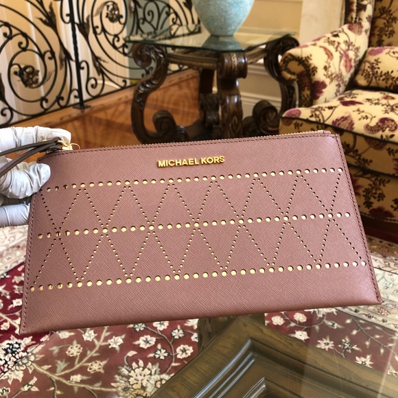 Authentic Michael Kors perforated clutch wristlet - Picture 2 of 8